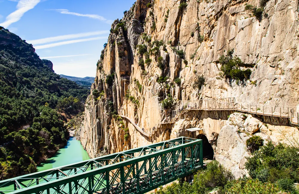 La pasarela del Caminito del Rey sobre el desfiladero de El Chorro