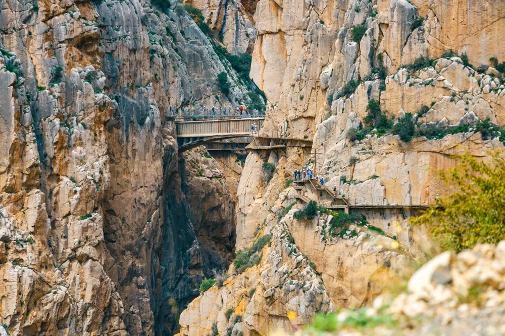 La pasarela del Caminito del Rey sobre el desfiladero de El Chorro